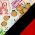 Eine deutsche Flagge mit Geld, welche staatliche Förderung im Job gibt es?