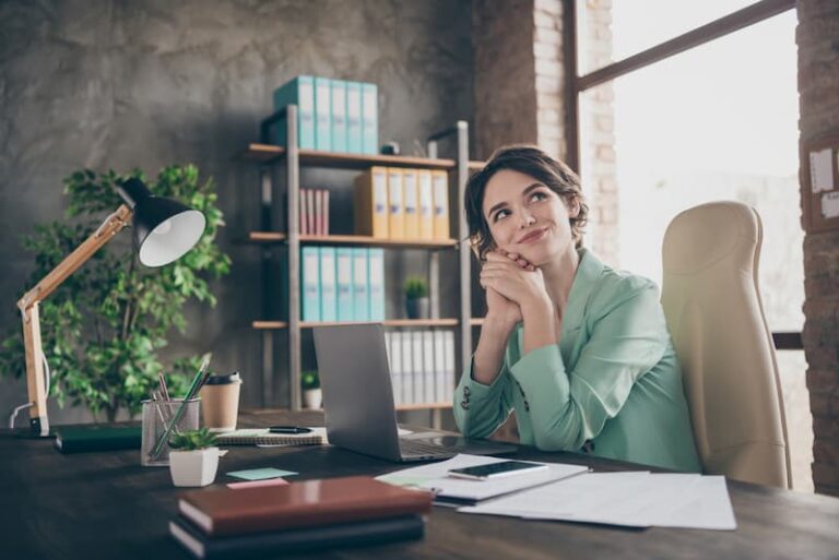 Eine Frau hat ihren letzten Arbeitstag